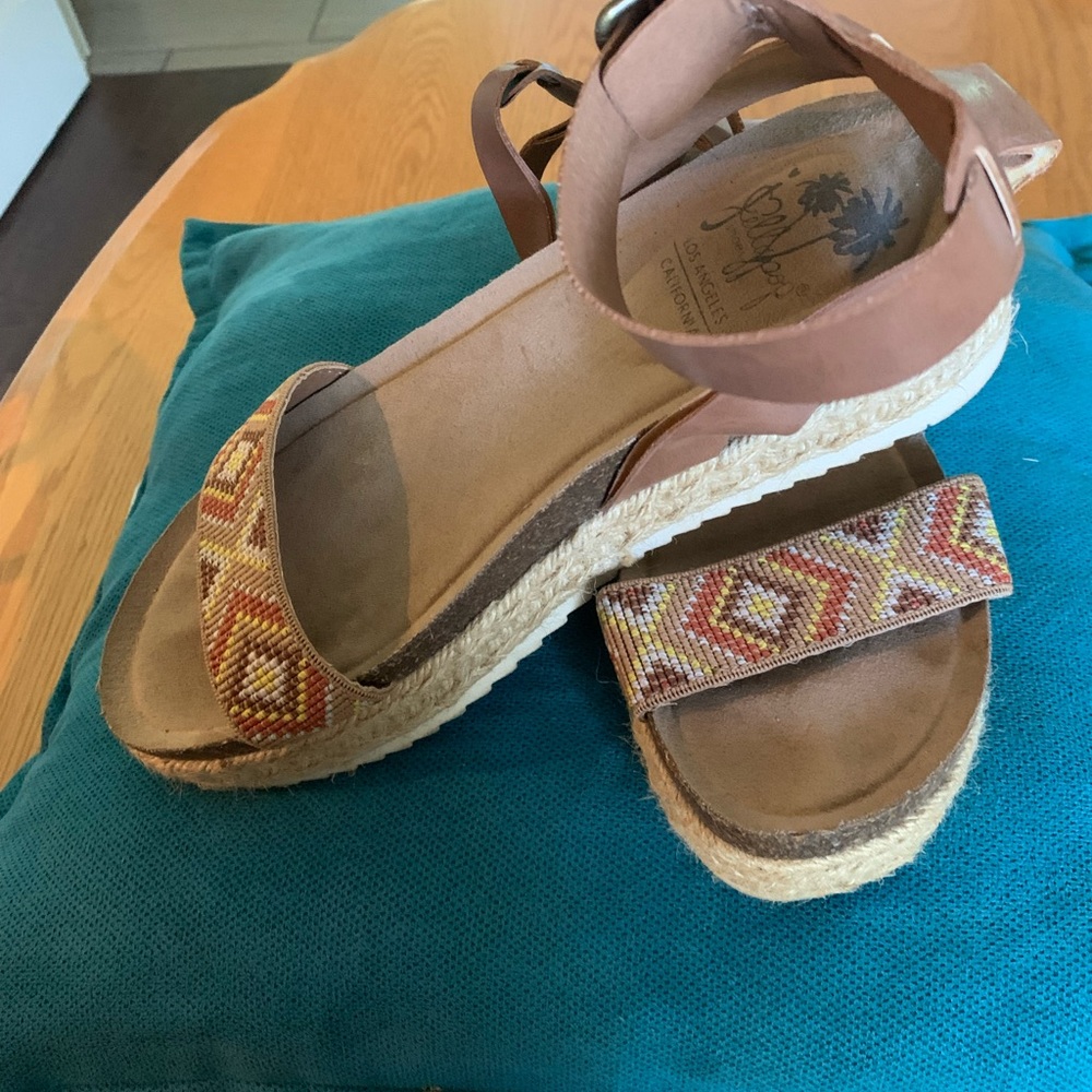 Jelly pop sandals